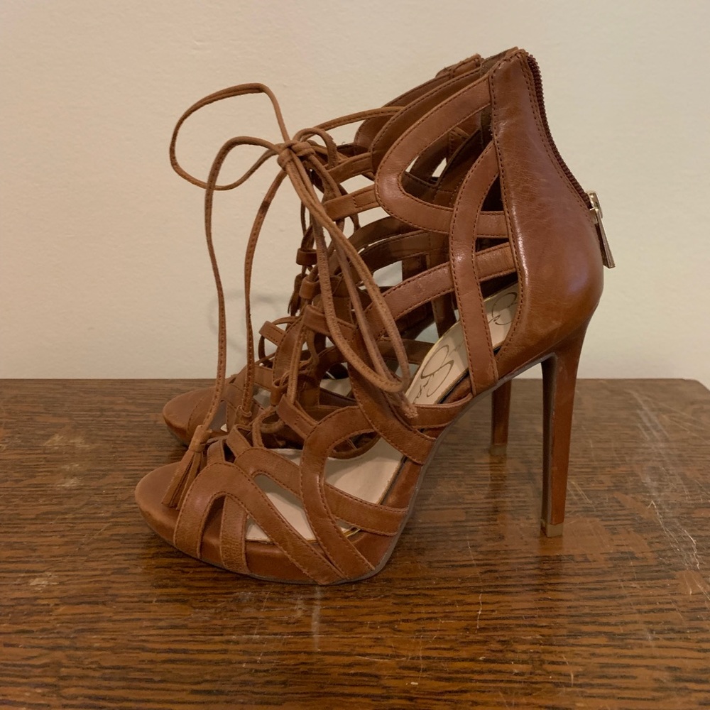 Jessica Simpson pump
